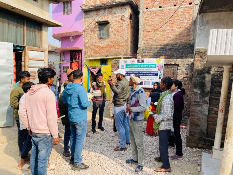 लक्ष्य फाउंडेशन व उद्धारक इंटरप्राइजेज ने चलाया स्वच्छता जागरूकता अभियान, कूड़ा अलग रखने पर दिया प्रशिक्षण