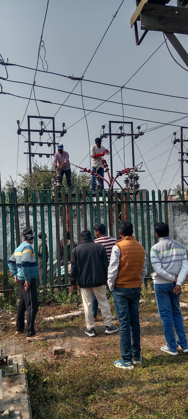 बरहज: घंटों बाधित रही बिजली आपूर्ति, बरहज में लोग रहे परेशान