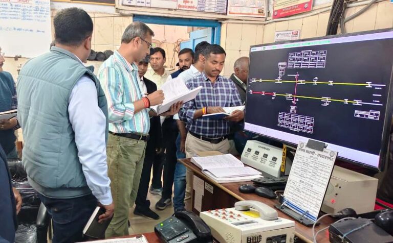 विकास कार्यों की समीक्षा के लिए मंडल रेल प्रबंधक का विंडो ट्रेलिंग निरीक्षण
