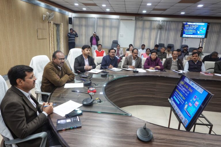 एआई युग में सुरक्षित इंटरनेट उपयोग को लेकर प्रशासन सतर्क