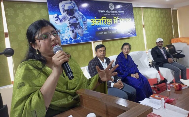 गोरखपुर में विद्यार्थियों से रू-बरू हुईं नासा साइन्टिस्ट, अन्तरिक्ष कार्यशाला में दिया सफलता का संदेश
