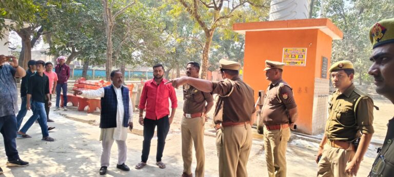 महाशिवरात्रि से पहले एसपी का कोपागंज गौरीशंकर मंदिर में औचक निरीक्षण