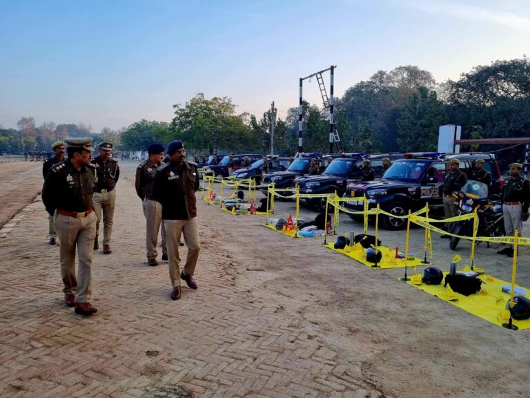 पुलिस अधीक्षक ने साप्ताहिक परेड का निरीक्षण कर दिए दिशा-निर्देश