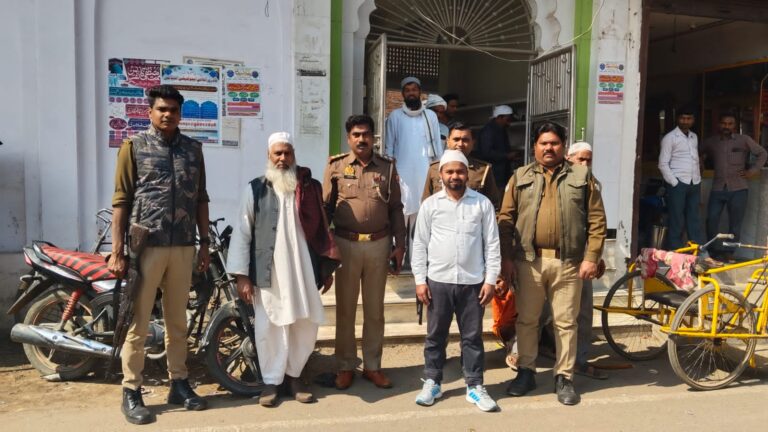 बहराइच: जुमे की नमाज के दौरान नवाबगंज में सतर्क रही पुलिस