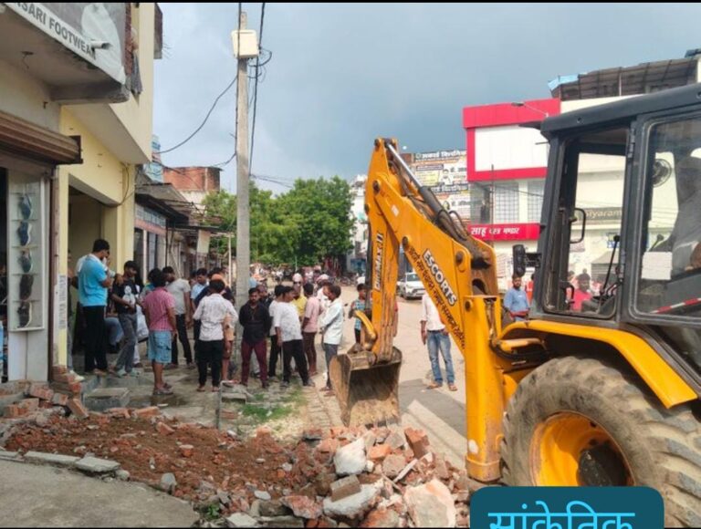 जेसीबी कार्रवाई के बीच थप्पड़ का वीडियो वायरल, जांच शुरू