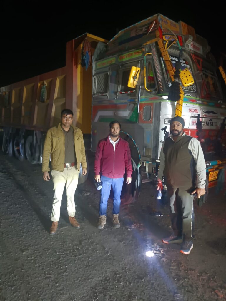 आगरा प्रशासन का बड़ा अभियान, अवैध खनन और ओवरलोडिंग पर कसा शिकंजा
