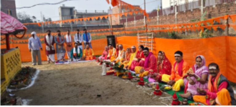 कम्हरिंया खुर्द में नौ दिवसीय हनुमंत महायज्ञ का शुभारंभ, पंचांग पूजन से गूंजा गांव