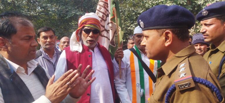 रेल चक्का जाम करने जा रहे कांग्रेसियो को रेलवे प्रशासन ने रोका