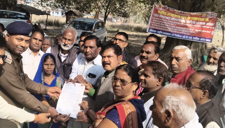 बरहज रेलवे के विस्तार एवं सुदृढ़ व्यवस्था की मांग को लेकर ज्ञापन सौपा