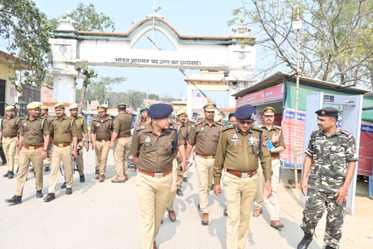 ठूठीबारी थाना से इंडो-नेपाल सीमा तक एडीजी का औचक निरीक्षण