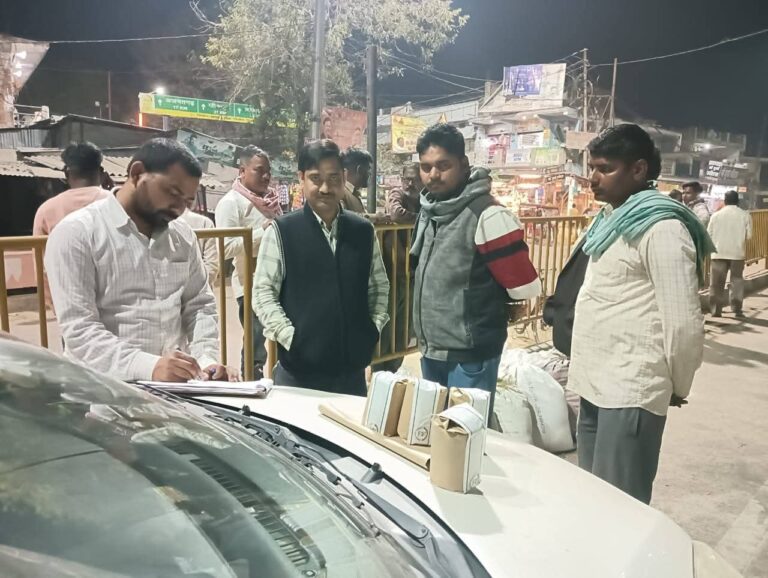 घोसी में होली को देखते हुए मिठाई की दुकानों पर की गई छापेमारी