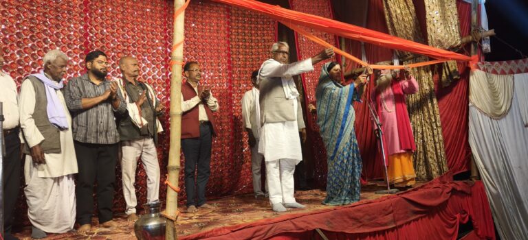 श्रीराम यज्ञ में उमड़ा जनसैलाब, लक्ष्मीपुर जरलहियां में गूंजे जयकारे