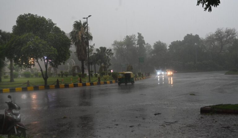 दिल्ली-NCR में तेज धूप के बाद 18 फरवरी को बारिश-आंधी का येलो अलर्ट