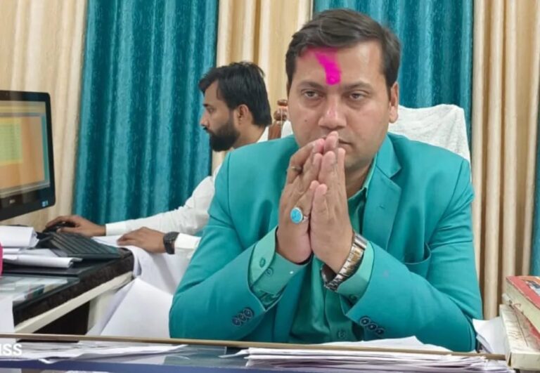 बलिया में होली से पहले वेतन-पेंशन जारी, कर्मचारियों में खुशी