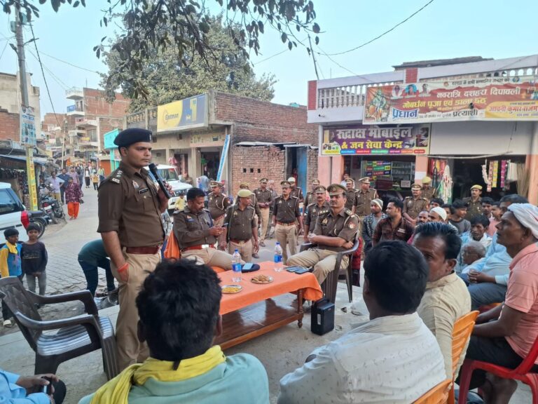 एएसपी ने मधुबन के दरगाह में दोनों समुदाय के लोगों संग किया संवाद