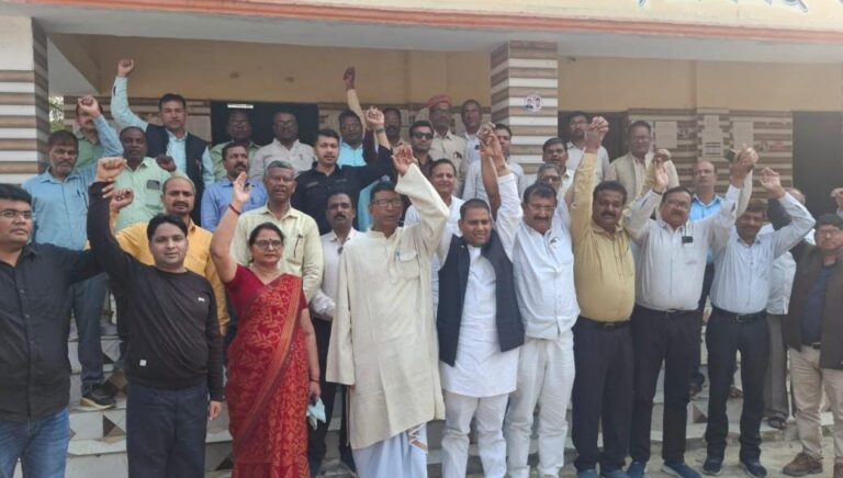 2011 से पूर्व नियुक्त शिक्षकों पर टेट अनिवार्यता खत्म करे सरकार, नहीं तो चरणवार आंदोलन