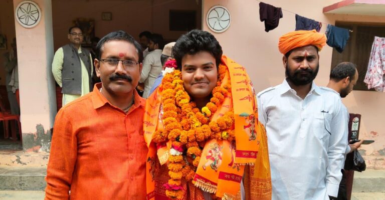 यूपीएससी में 787वीं रैंक पाकर प्रखर शुक्ला ने बढ़ाया बस्ती का मान, बीटीएसएस ने किया सम्मानित