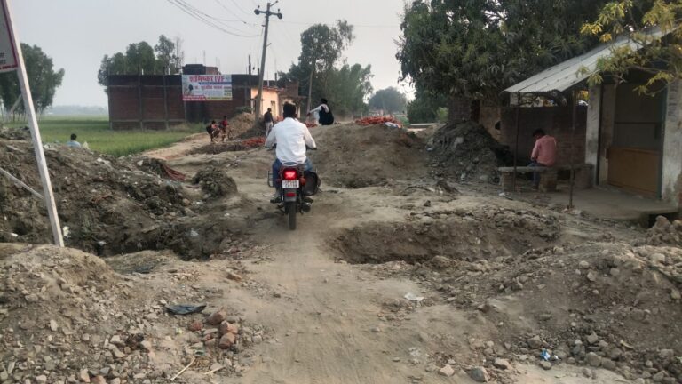 पुलिया निर्माण बना राहगीरों की परेशानी का कारण