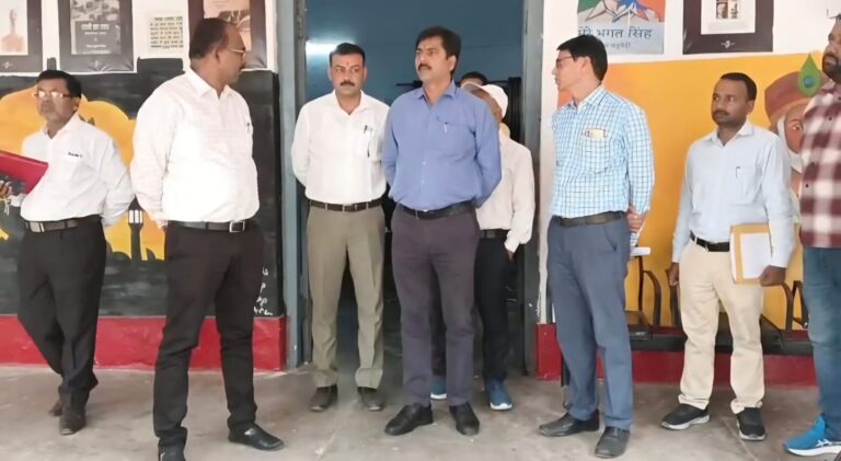 उपनिरीक्षक भर्ती परीक्षा को लेकर डीएम ने किया परीक्षा केंद्रों का निरीक्षण, नकलविहीन व सुचारु व्यवस्था के दिए निर्देश