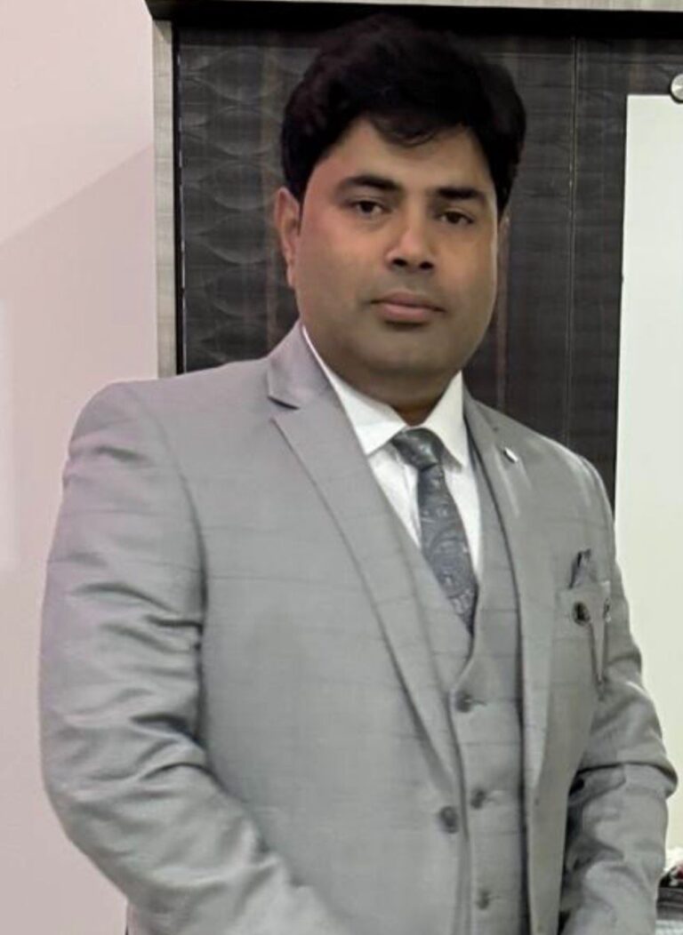 विदेशों में फंसे लोगों के लिए मसीहा बने लाल इंद्रजीत पांडेय