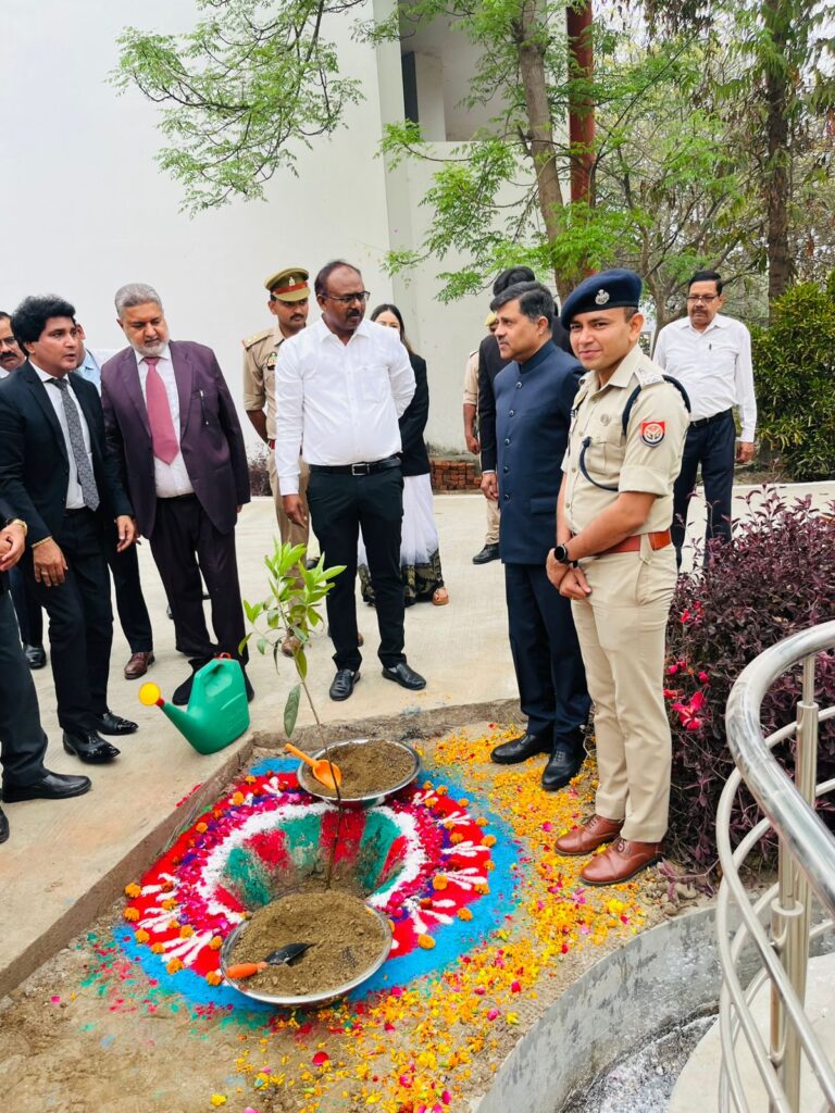 महराजगंज में राष्ट्रीय लोक अदालत का शुभारंभ, जागरूकता वाहन रवाना — रुद्राक्ष पौधारोपण से दिया पर्यावरण संरक्षण का संदेश