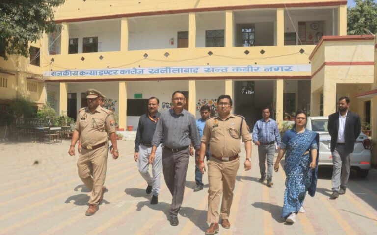 पुलिस भर्ती परीक्षा की शुचिता सुनिश्चित करने डीएम-एसपी ने केंद्रों का किया औचक निरीक्षण