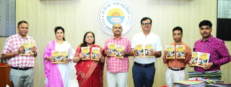 लोकसंग्रह पर आधारित पुस्तकों का गोरखपुर विश्वविद्यालय में विमोचन