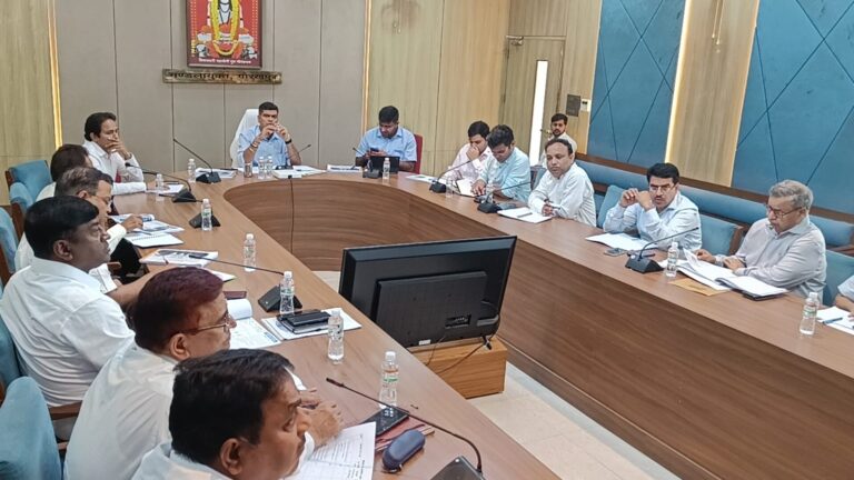 मंडलायुक्त अनिल ढींगरा की अध्यक्षता में विकास कार्यों की समीक्षा बैठक, योजनाओं की प्रगति पर हुई चर्चा