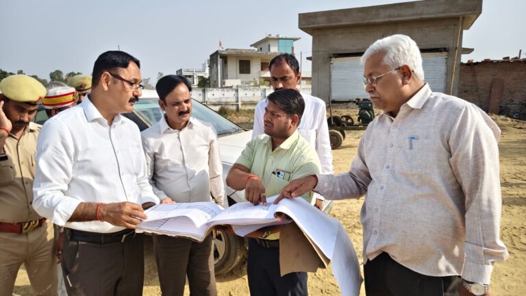सीएम मॉडल स्कूल निर्माण की धीमी प्रगति पर डीएम सख्त, समयसीमा में कार्य पूरा करने के निर्देश