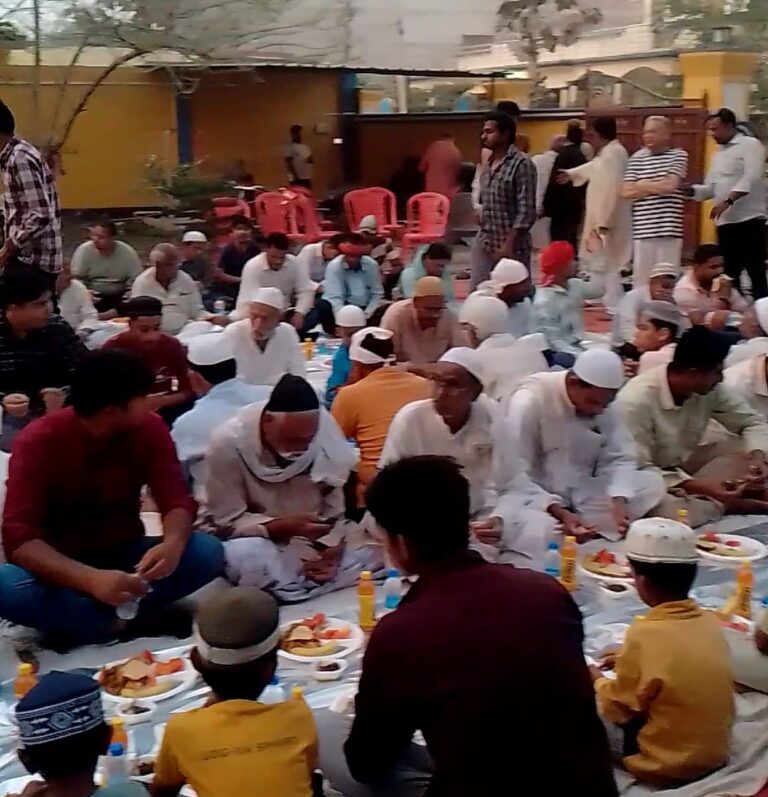 अभय मिश्रा के आवास पर रोजा इफ्तार में उमड़ा जनसैलाब