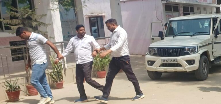 विकास भवन में एंटी करप्शन की बड़ी कार्रवाई: कमीशन लेते बाबू रंगे हाथ गिरफ्तार, मचा हड़कंप