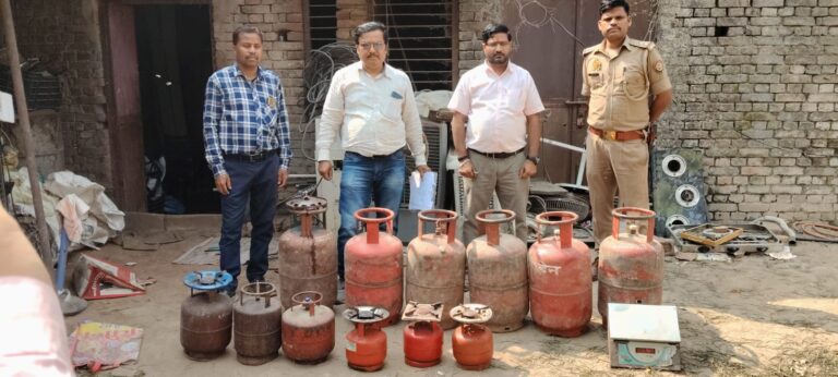 उपभोक्ता परेशान गैस की कालाबाजारी जोरो पर