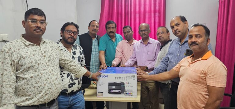 स्व. अशोक वर्मा की स्मृति में पत्रकारों को मिला तकनीकी सहयोग