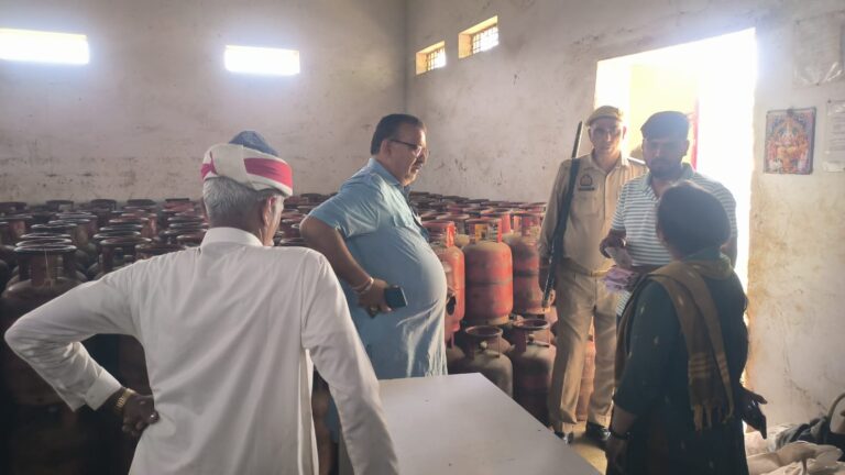देवरिया में गैस संकट पर सख्त प्रशासन, तहसीलदार अलका सिंह का छापा—एजेंसियों को फटकार