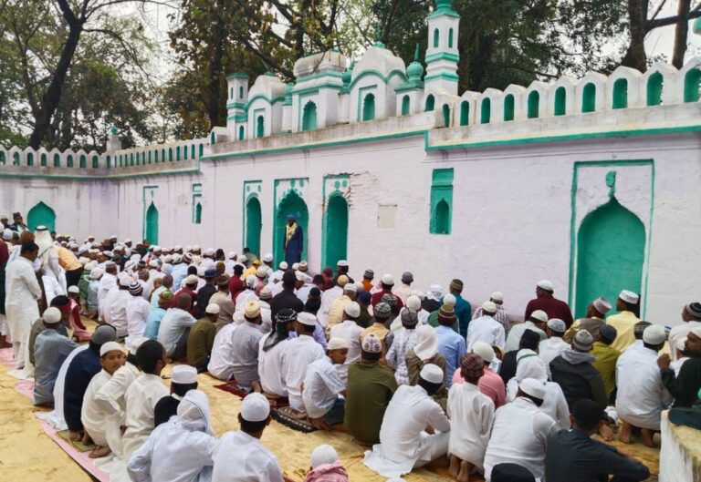 Eid 2026: बरहज में गूंजी ईद की नमाज, रोजेदारों ने मांगी देश-दुनिया में अमन की दुआ