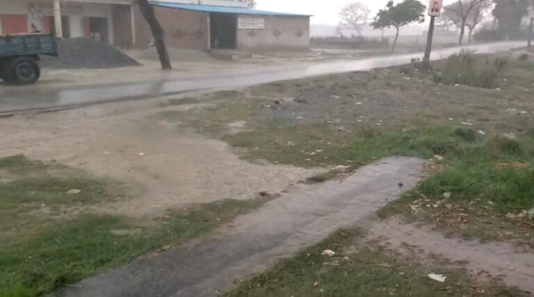 Ballia Weather News: तेज आंधी-बारिश से तबाही, गेहूं-सरसों की फसल बर्बाद—किसानों की बढ़ी चिंता