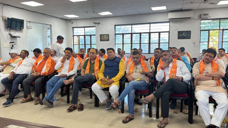 कौटिल्य परिषद की चिंतन बैठक में समाज उत्थान पर जोर, प्रतिभाओं का सम्मान