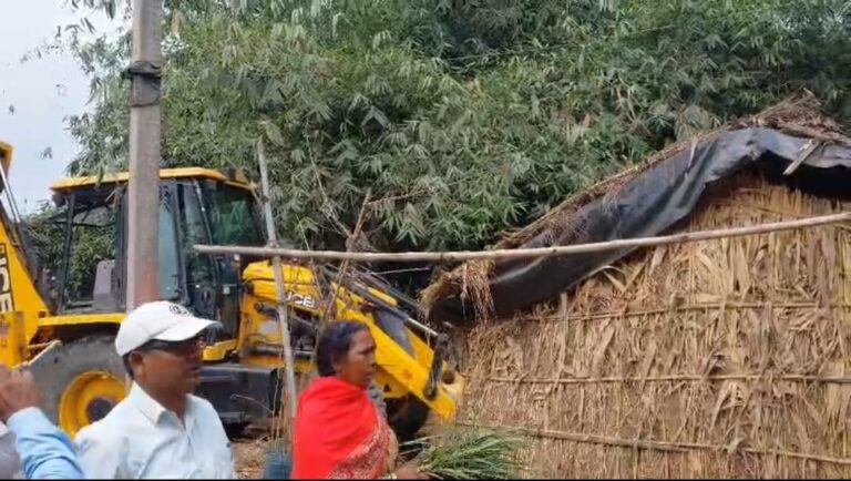 नहर की पटरी से अतिक्रमण हटाने की कार्रवाई, झोपड़ियां ध्वस्त—इलाके में हड़कंप