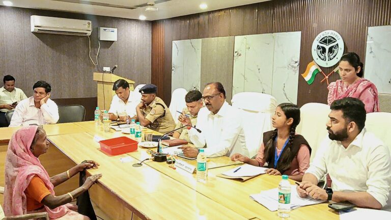 संपूर्ण समाधान दिवस में 130 मामलों की सुनवाई, 12 का मौके पर निस्तारण