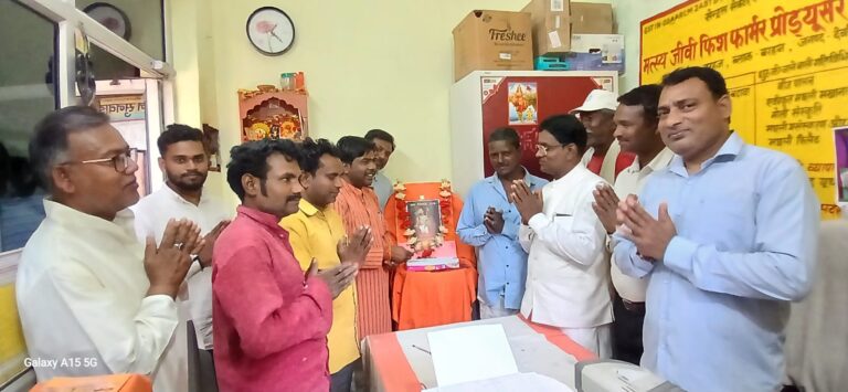 Deoria News: निषादराज गुह्य जयंती पर गूंजे सामाजिक उत्थान के स्वर, श्रीराम-निषाद मित्रता बताई अनुकरणीय