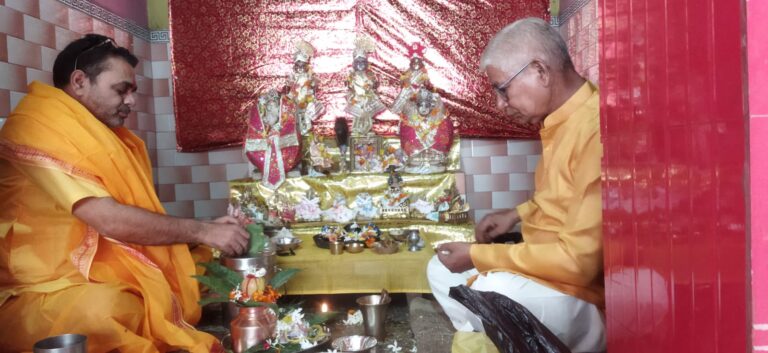 Deoria: रामनवमी पर जहाज घाट मंदिर में भव्य पूजन-अर्चन, भक्तिमय हुआ माहौल