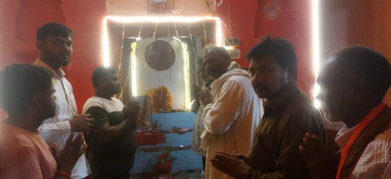 रामनवमी पर बरहज में अखण्ड कीर्तन और भव्य भंडारा, हजारों श्रद्धालुओं ने लिया प्रसाद