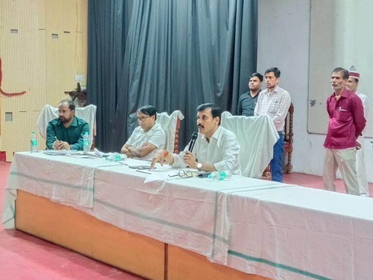 बलिया में सफाई व्यवस्था पर डीएम सख्त, 15 दिन में सुधार नहीं तो रुकेगा वेतन