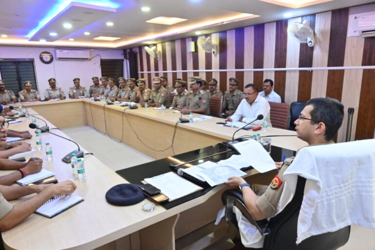 Maharajganj News: अपराध गोष्ठी में एसपी सख्त, कानून-व्यवस्था मजबूत करने के निर्देश