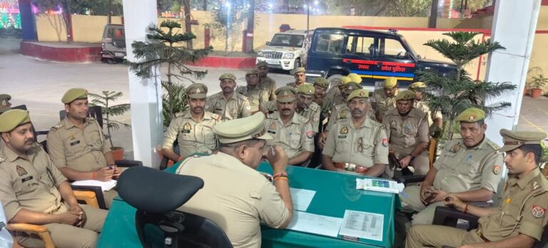 पुलिस कर्मियों की बैठक में निर्देशों के पालन पर जोर