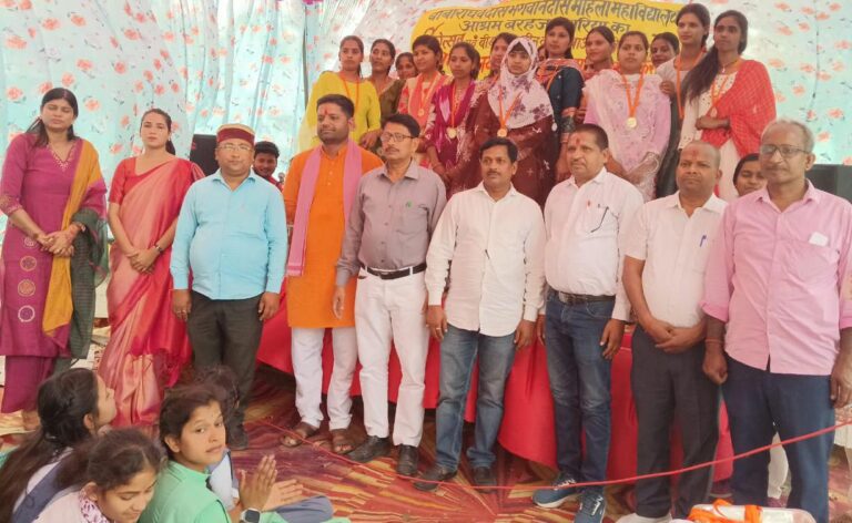 विदाई समारोह में छात्रों को दी गई उज्ज्वल भविष्य की शुभकामनाएं