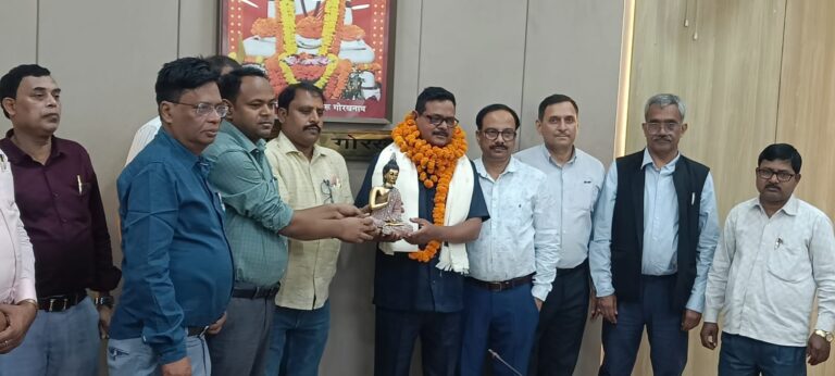 27 वर्षों की सेवा के बाद ड्राइवर राजू प्रसाद सेवानिवृत्त