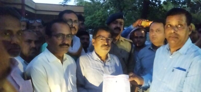 जमीन विवाद से बढ़ा तनाव: बुजुर्ग वकील की मौत, प्रधान पर हत्या जैसे आरोप
