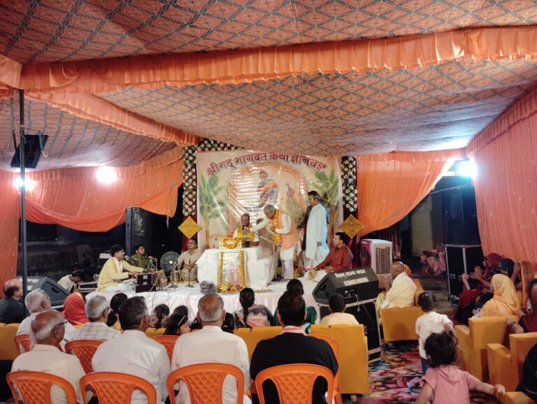 भागवत कथा में शुकदेव-परीक्षित संवाद और भक्ति का महत्व बताया गया