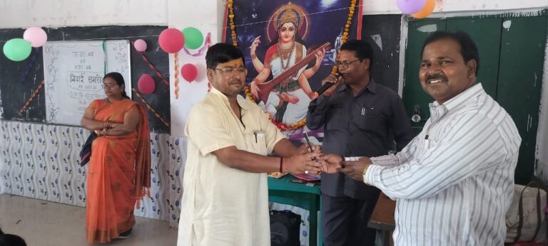 मेधावी छात्रों का हुआ सम्मान, विद्यालय में दिखा उत्साह का माहौल